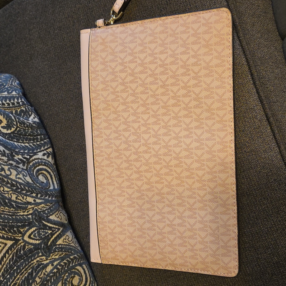 Michael Kors Pink Clutch - Picture 4 of 6